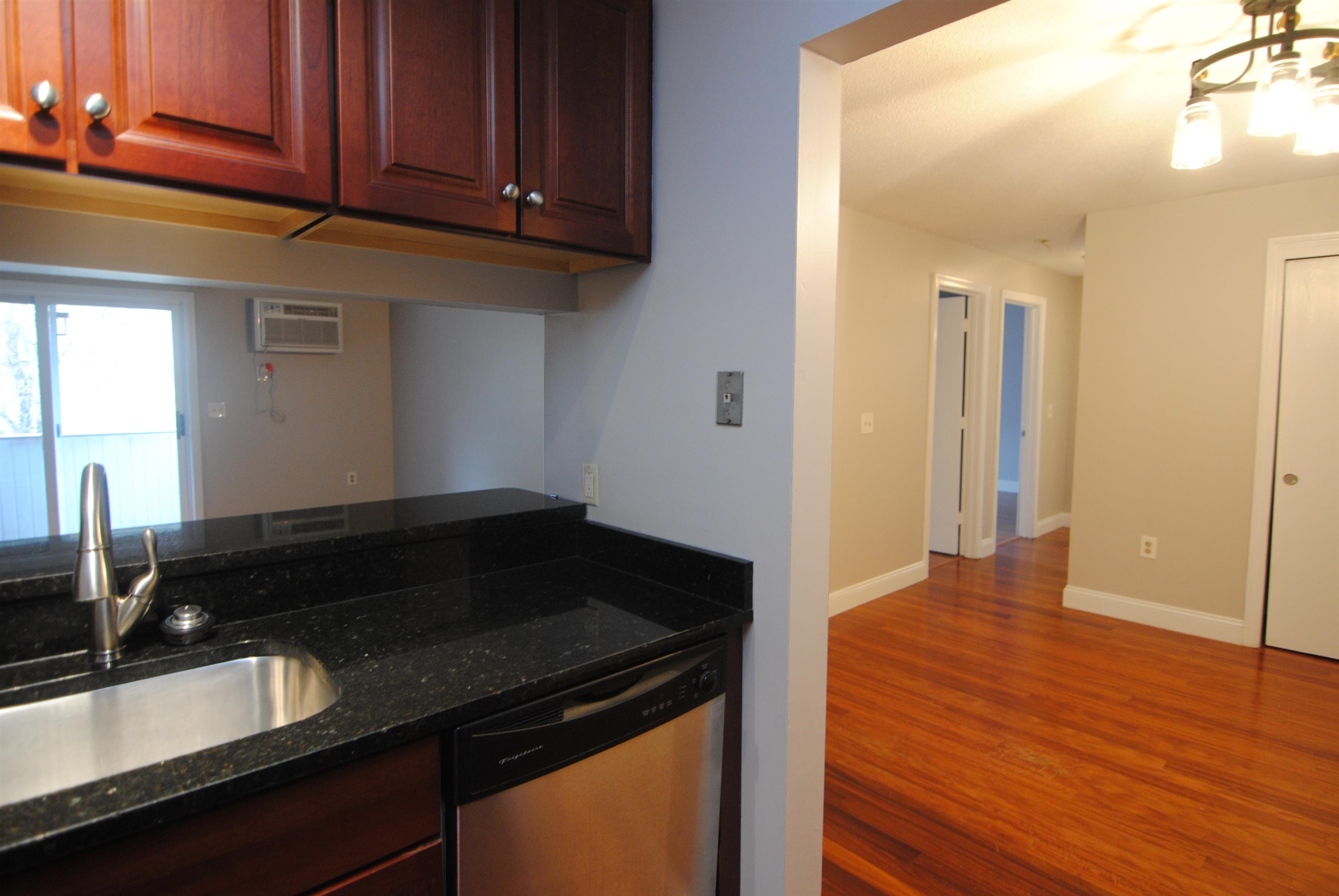 108 Eastern Avenue, Unit 304 Manchester, NH 03104 - Photo 7 of 21