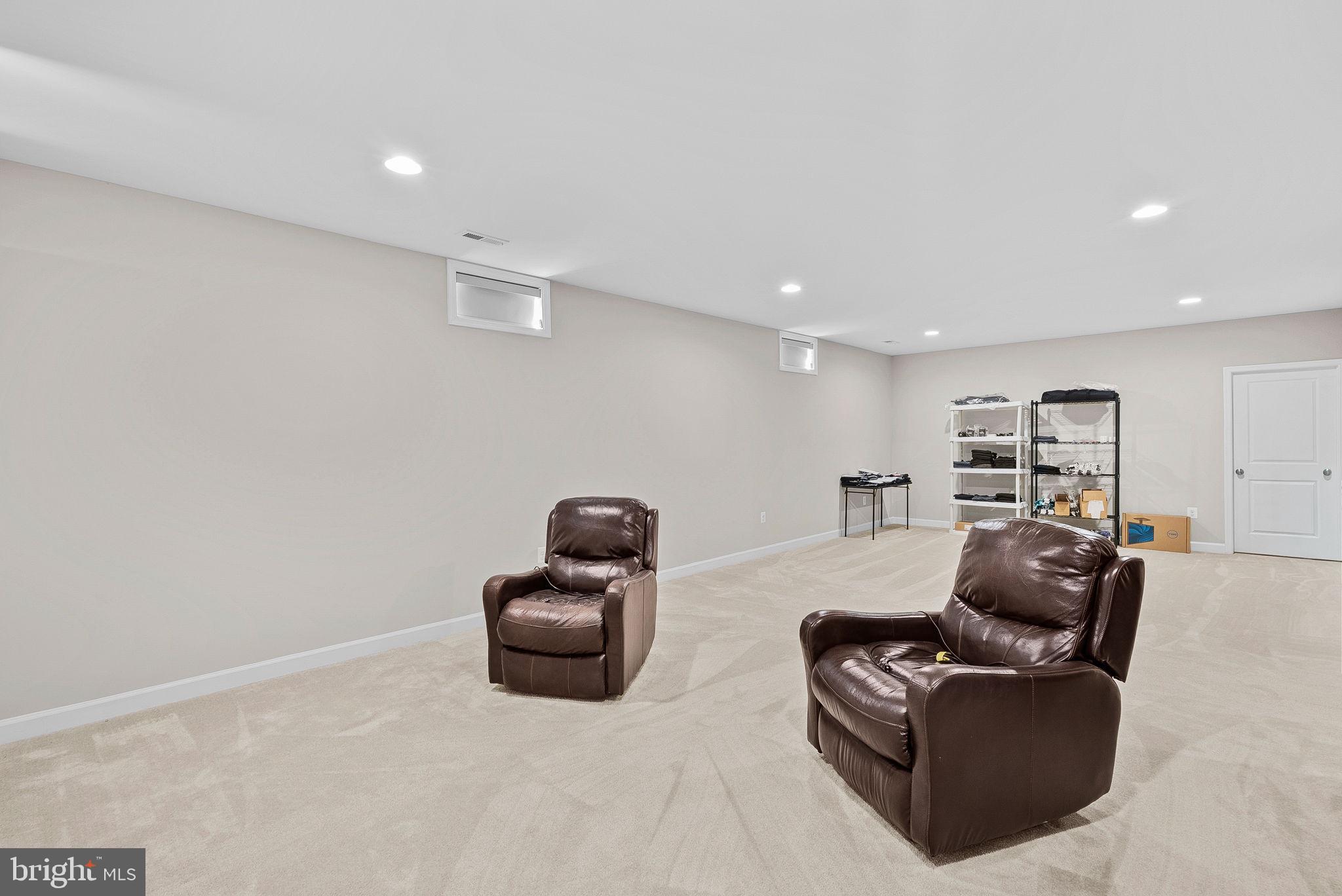 38147 Touchstone Farm Lane Hamilton, VA 20158 - Photo 59 of 71 a living room with furniture