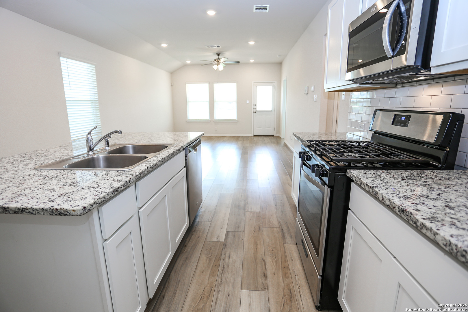 13907 Lignite Road San Antonio, TX 78253 - Photo 7 of 26