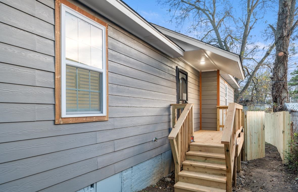 2859 Carnes Avenue Memphis, TN 38114 - Photo 13 of 14 a view of outdoor space and deck
