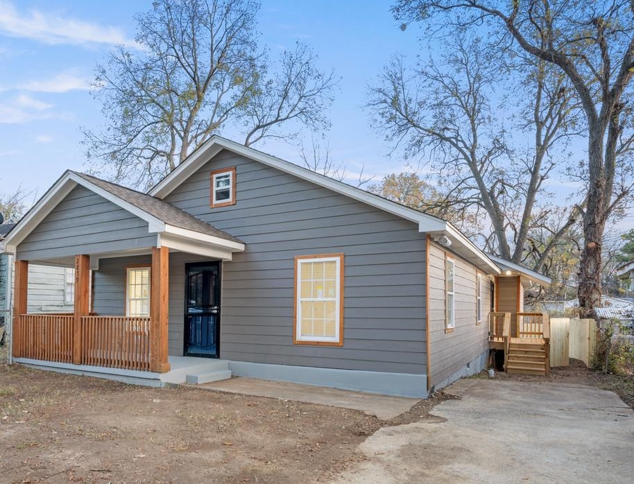2859 Carnes Avenue Memphis, TN 38114 - Photo 2 of 14 a front view of a house with a yard and garage