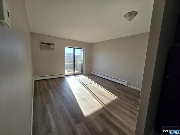 $1,975 | 100 2nd Street, Unit 209, Hackensack, NJ 07601