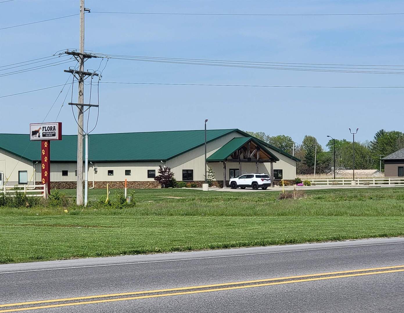 0 East 12th Street East Flora, IL 62839 - Photo 8 of 13 a big room with table and chairs