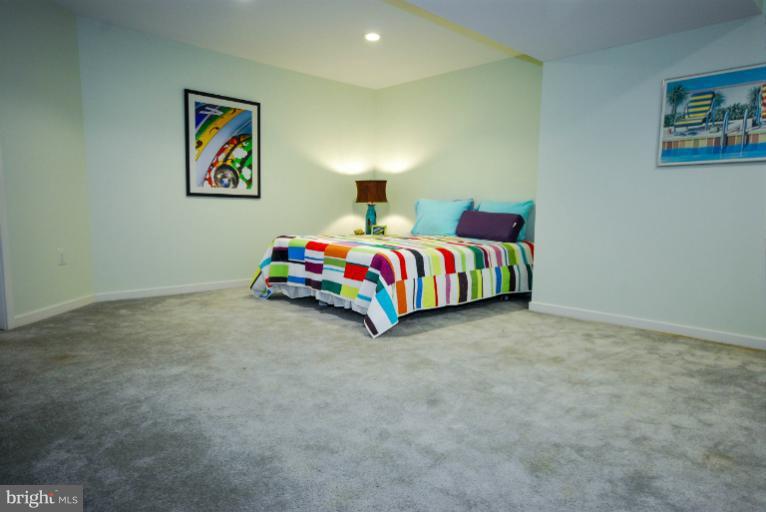 11576 Lake Newport Road Reston, VA 20194 - Photo 11 of 30 a spacious bedroom with a bed and painting on the wall