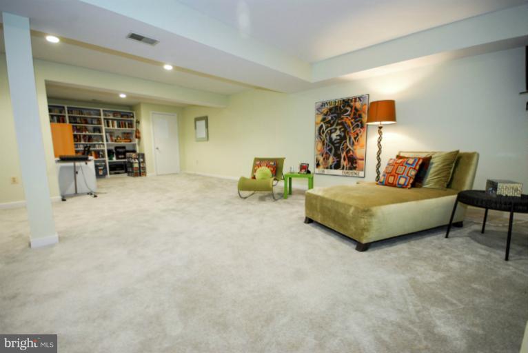11576 Lake Newport Road Reston, VA 20194 - Photo 17 of 30 a living room with furniture and a window