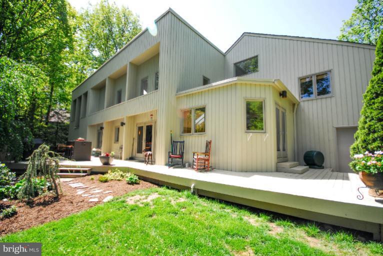 11576 Lake Newport Road Reston, VA 20194 - Photo 9 of 30 a front view of house with yard