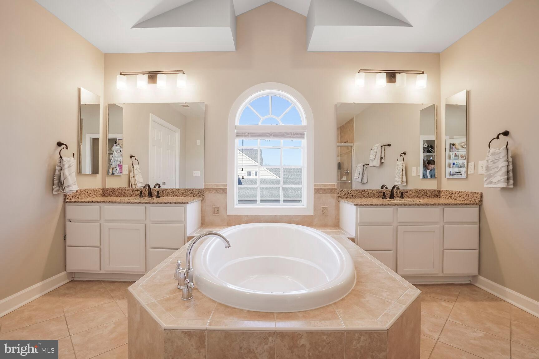 4543 Spring Run Road Warrenton, VA 20187 - Photo 38 of 63 Primary bath