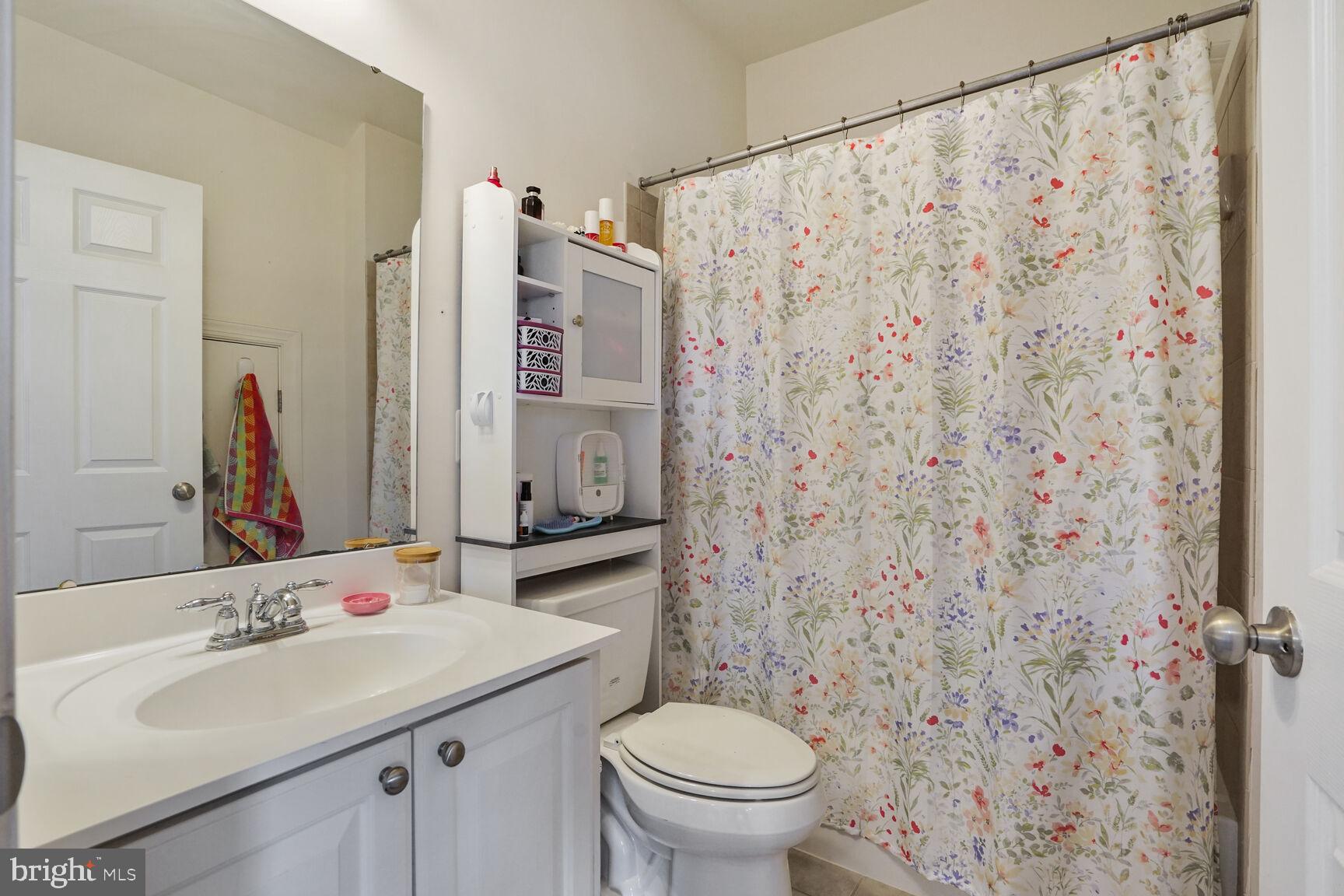 4543 Spring Run Road Warrenton, VA 20187 - Photo 43 of 63 1 of 2 upper level baths