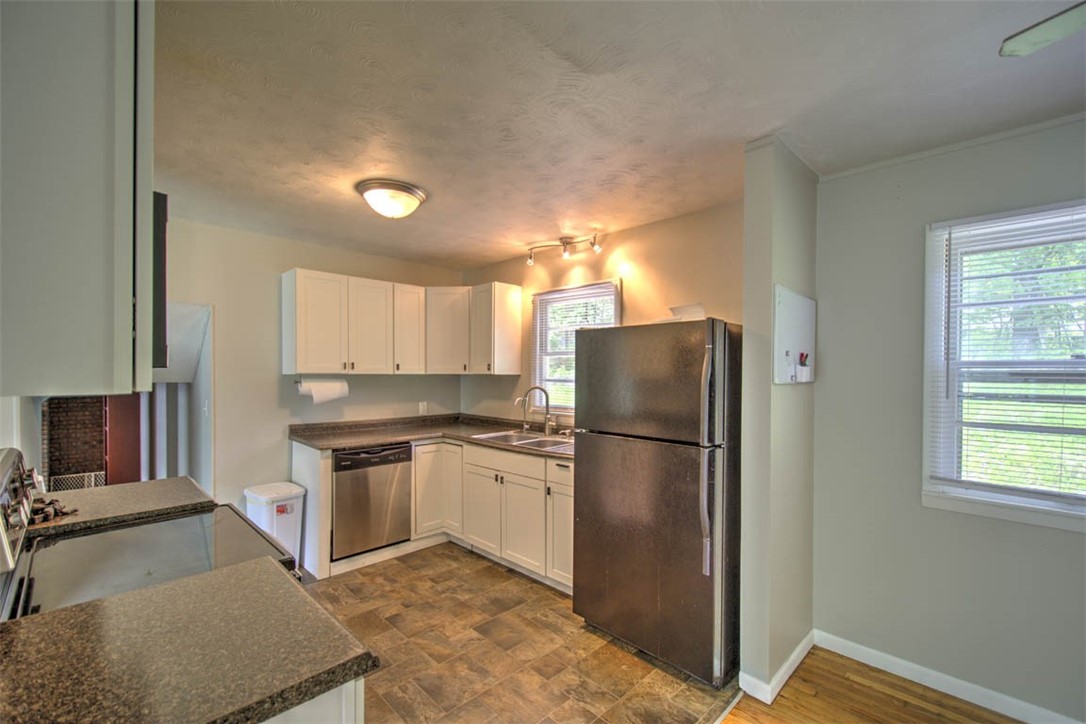 2339 South Rainwater Drive Decatur, IL 62521 - Photo 11 of 25