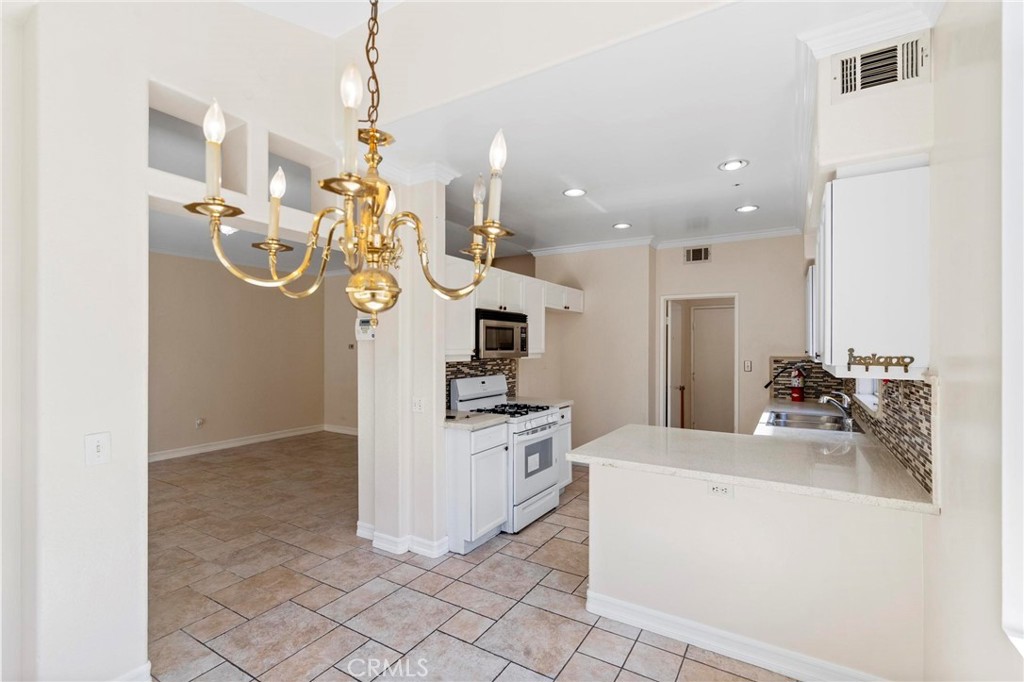 227 Galante Way Oxnard, CA 93036 - Photo 9 of 38