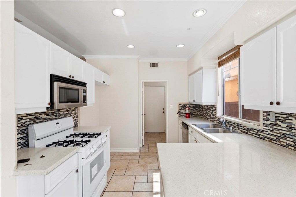 227 Galante Way Oxnard, CA 93036 - Photo 10 of 38