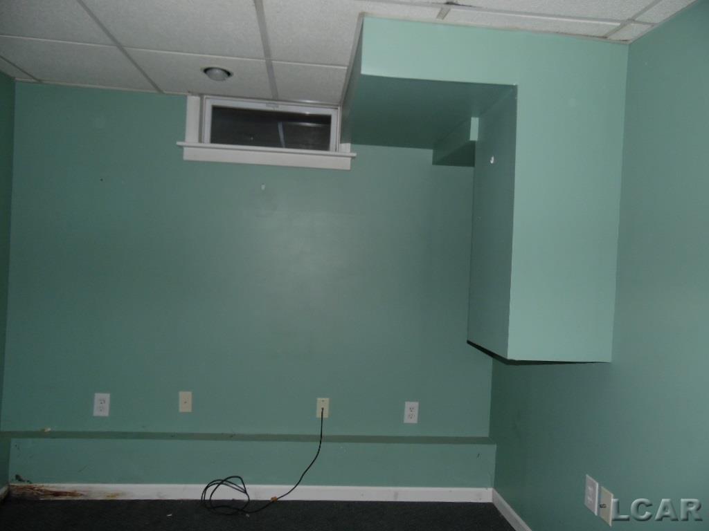 877 Addison Street Adrian, MI 49221 - Photo 17 of 18 31304972-16.JPG