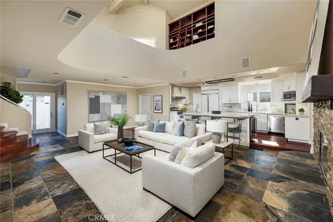 $4,125,000 | 332 Holmwood Drive, Newport Beach, CA 92663