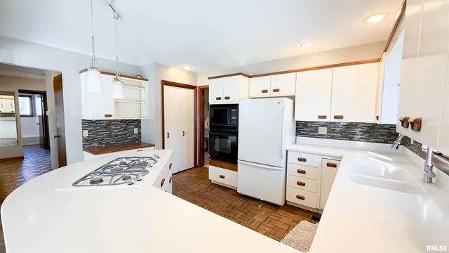 $339,500 | 1318 West Featherwood Drive, Dunlap, IL 61525