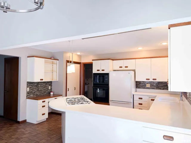 $339,500 | 1318 West Featherwood Drive, Dunlap, IL 61525