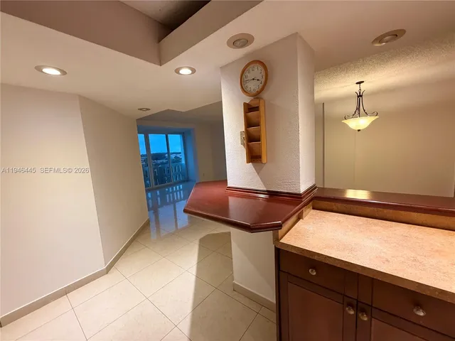 $2,200 | 919 Hillcrest Drive, Unit 704, Hollywood, FL 33021