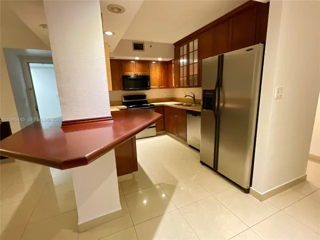 $2,200 | 919 Hillcrest Drive, Unit 704, Hollywood, FL 33021