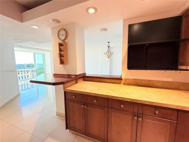 $2,200 | 919 Hillcrest Drive, Unit 704, Hollywood, FL 33021