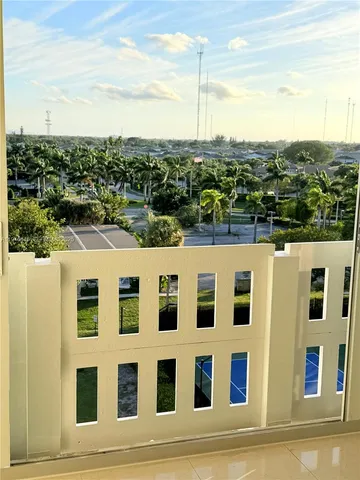 $2,200 | 919 Hillcrest Drive, Unit 704, Hollywood, FL 33021