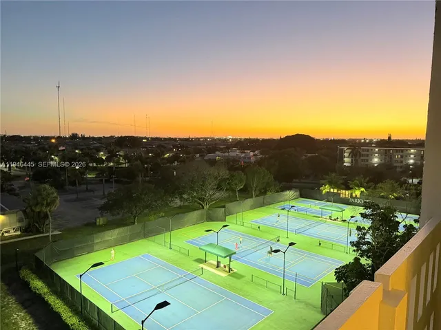 $2,200 | 919 Hillcrest Drive, Unit 704, Hollywood, FL 33021