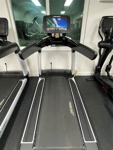 $2,200 | 919 Hillcrest Drive, Unit 704, Hollywood, FL 33021