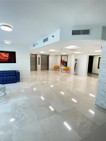 $2,200 | 919 Hillcrest Drive, Unit 704, Hollywood, FL 33021