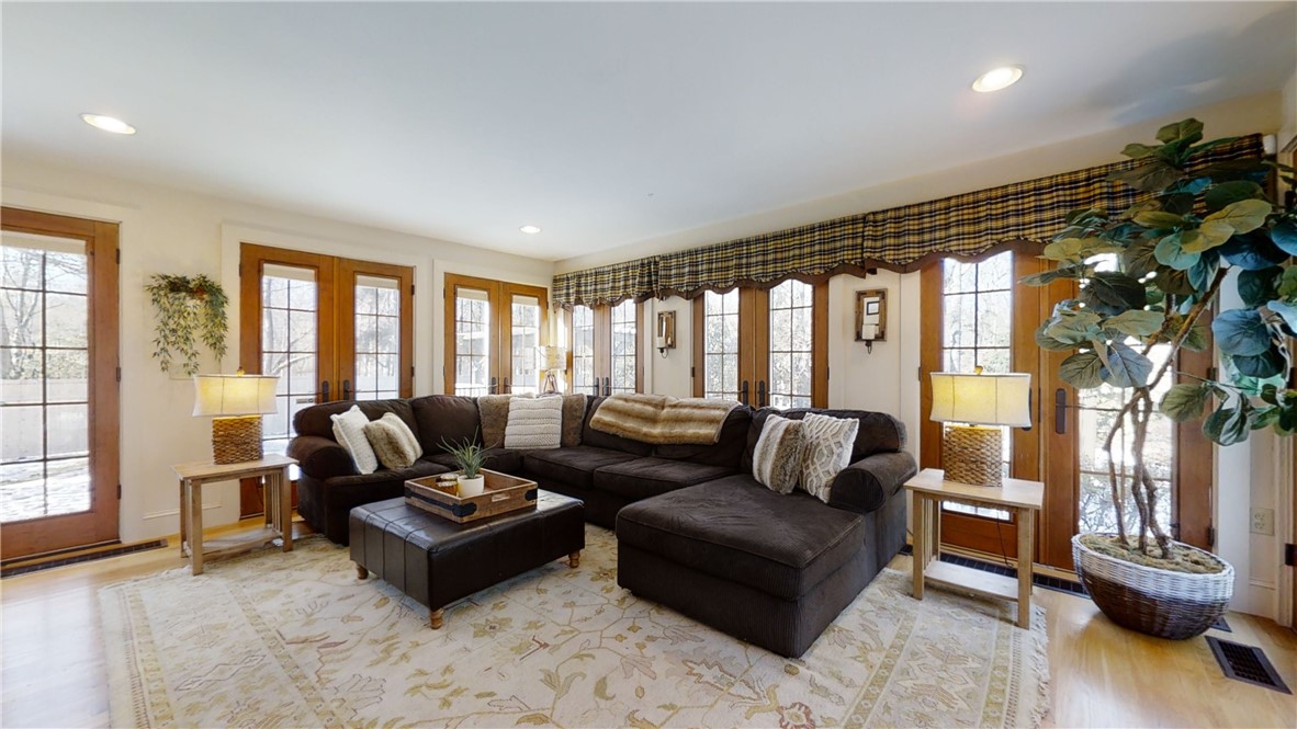 947 Post Road South Kingstown, RI 02879 - Photo 18 of 49