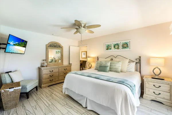 $1,100,000 | 20 Hickory Court, Marco Island, FL 34145