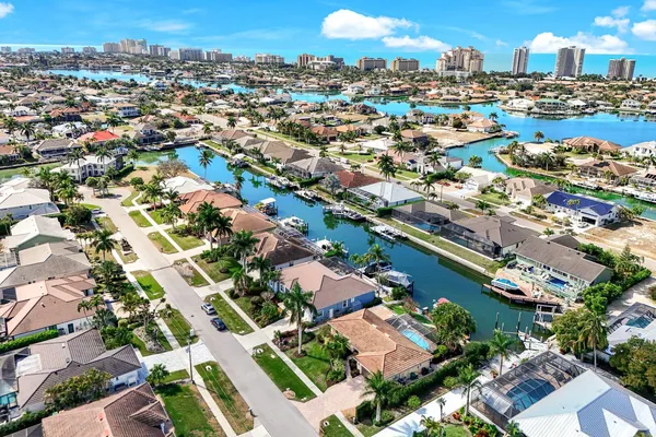 $1,100,000 | 20 Hickory Court, Marco Island, FL 34145