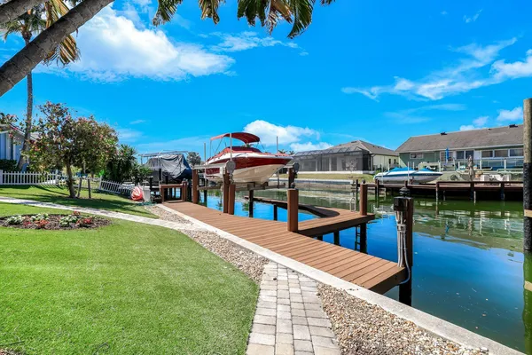 $1,100,000 | 20 Hickory Court, Marco Island, FL 34145