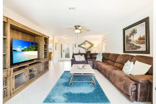 $1,100,000 | 20 Hickory Court, Marco Island, FL 34145