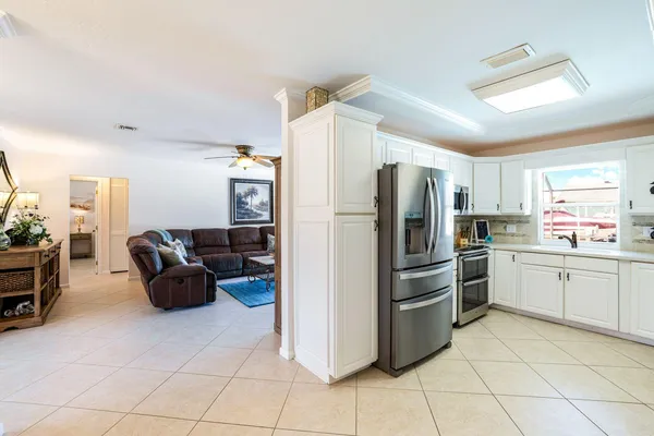$1,100,000 | 20 Hickory Court, Marco Island, FL 34145