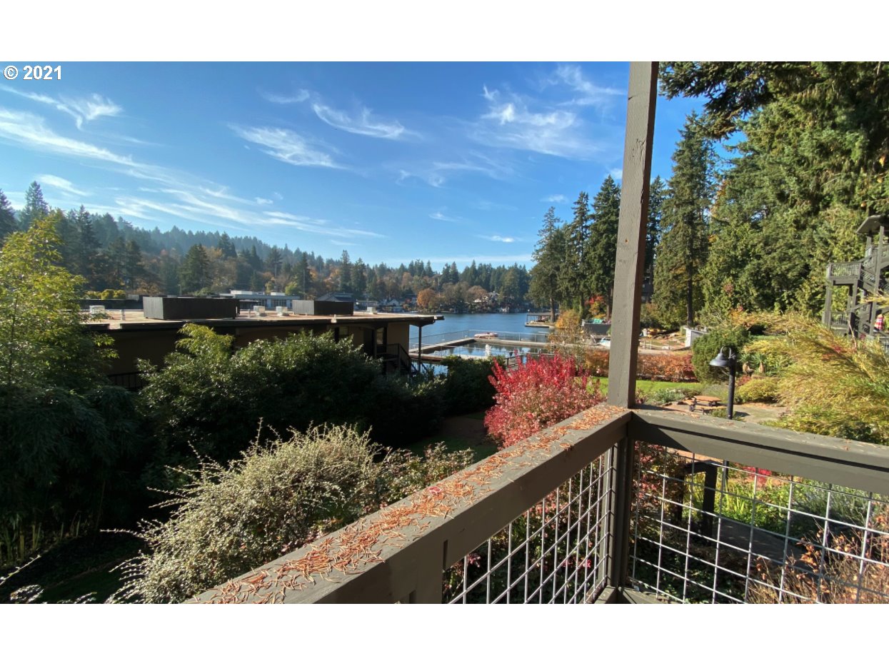 218 Ridgeway Road Lake Oswego, OR 97034 - Photo 3 of 7 Gallery Image 3
