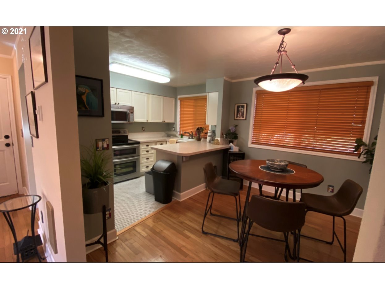 218 Ridgeway Road Lake Oswego, OR 97034 - Photo 6 of 7 Gallery Image 6