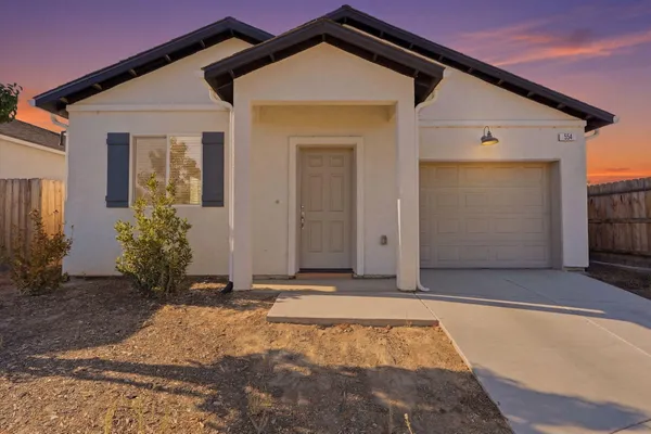 $330,000 | 554 Green Lane, Lemoore, CA 93245