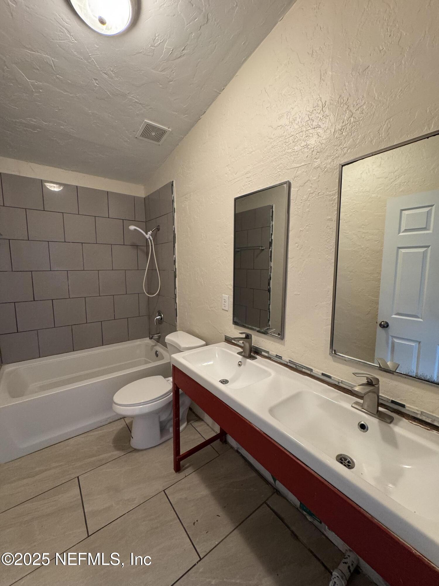 10244 Pine Breeze Road South Jacksonville, FL 32257 - Photo 15 of 16 a bathroom with a sink a toilet and a bathtub