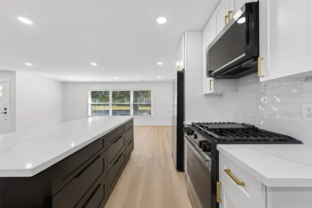 $3,000 | 9770 Cedardale Drive, Houston, TX 77055