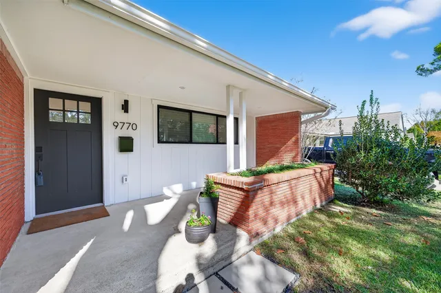 $3,000 | 9770 Cedardale Drive, Houston, TX 77055