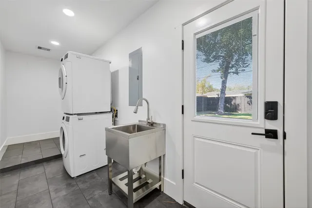 $3,000 | 9770 Cedardale Drive, Houston, TX 77055