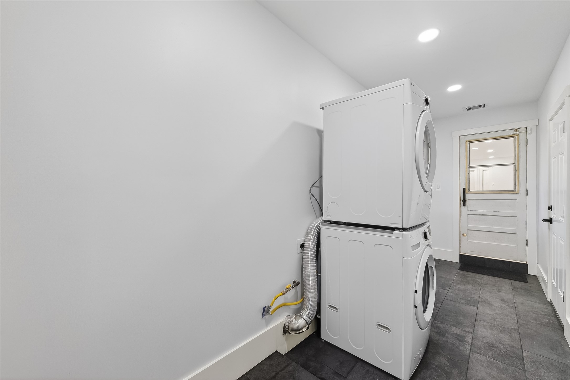 9770 Cedardale Drive Houston, TX 77055 - Photo 35 of 40 a utility room with dryer and washer