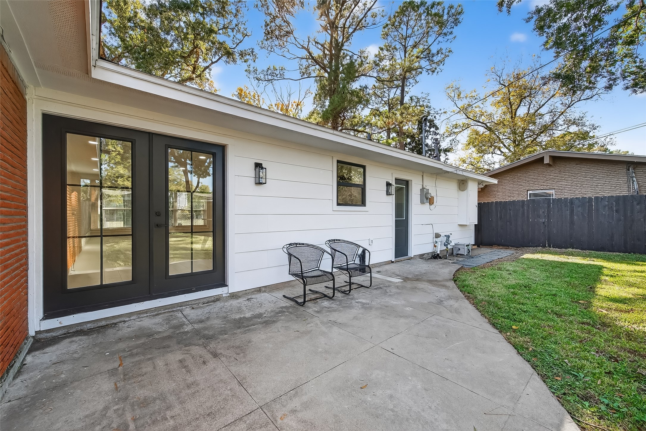 9770 Cedardale Drive Houston, TX 77055 - Photo 36 of 40 a view of outdoor space yard and porch