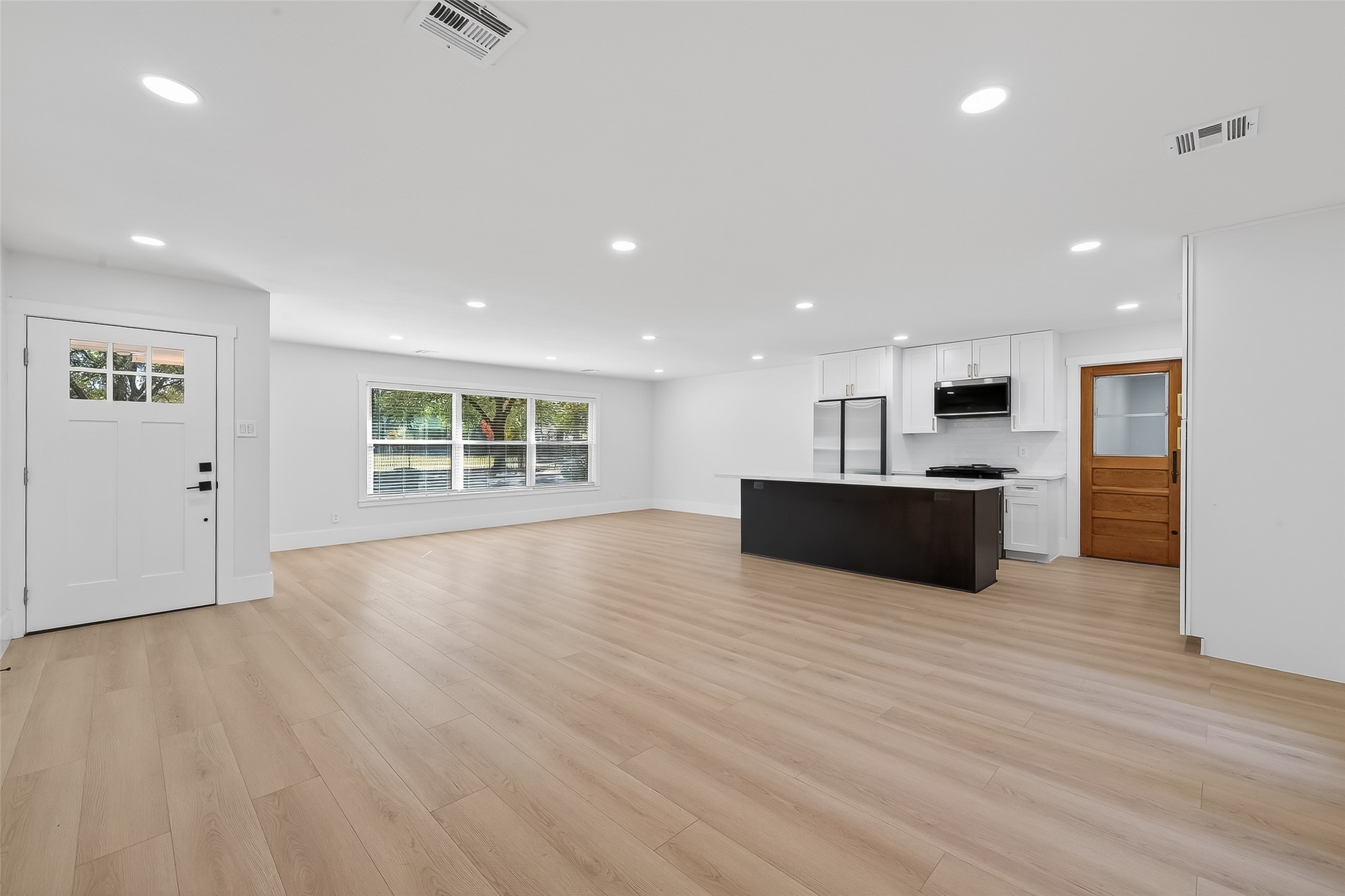 9770 Cedardale Drive Houston, TX 77055 - Photo 4 of 40 a view of kitchen with wooden floor and electronic appliances