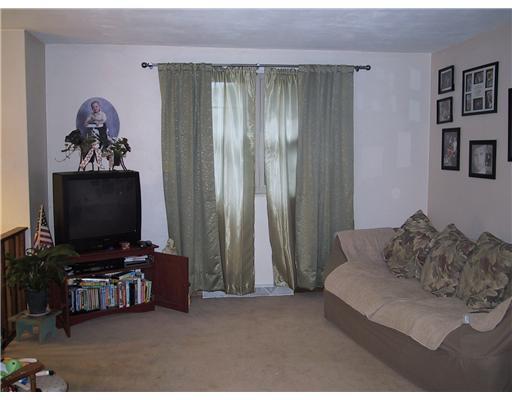 100 Crosslands Road Butler, PA 16002 - Photo 3 of 18 Living Room.