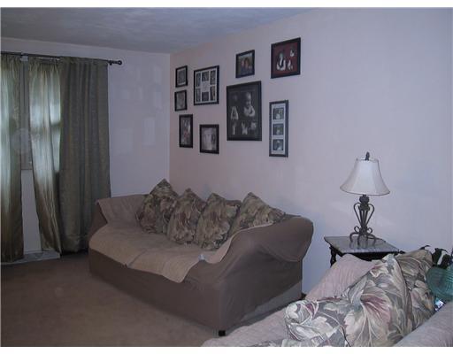 100 Crosslands Road Butler, PA 16002 - Photo 4 of 18 Living Room.