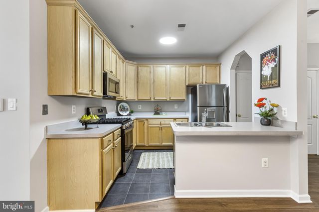 $555,000 | 5066 Donovan Drive, Alexandria, VA 22304