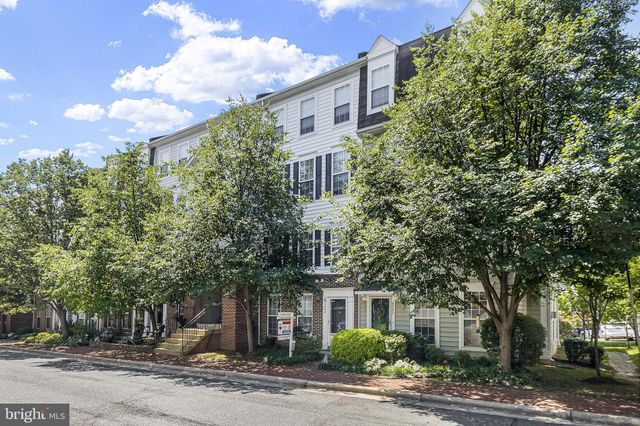 $555,000 | 5066 Donovan Drive, Alexandria, VA 22304