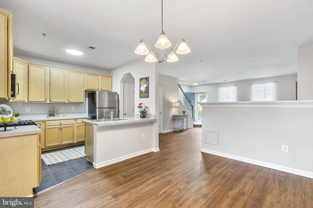 $555,000 | 5066 Donovan Drive, Alexandria, VA 22304
