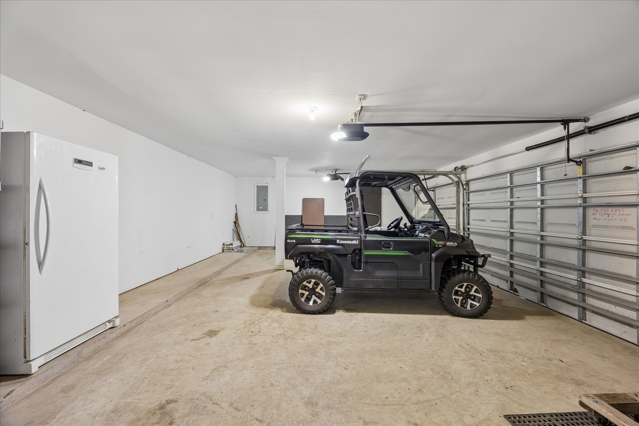 17502 Hamill Drive Rosharon, TX 77583 - Photo 31 of 39 3 car garage. Ask about the vechicle.