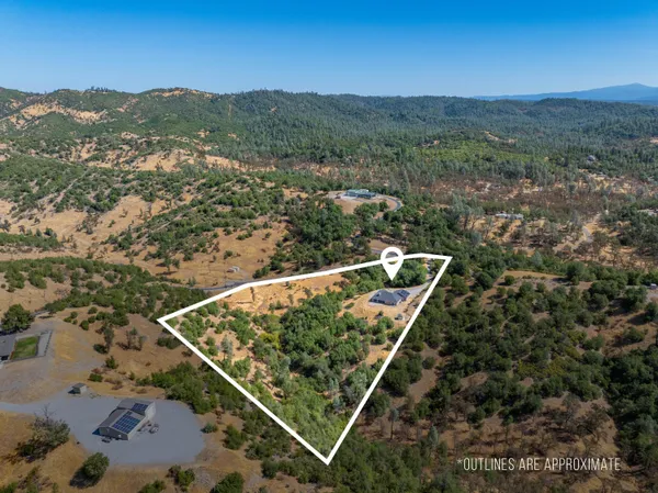 $425,000 | 24015 Shirley Drive, Bella Vista, CA 96008