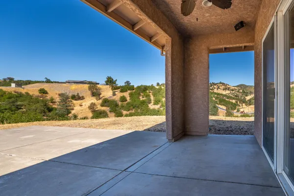 $425,000 | 24015 Shirley Drive, Bella Vista, CA 96008